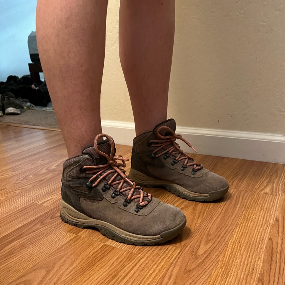 Gently used Columbia hiking boots LIKE NEW